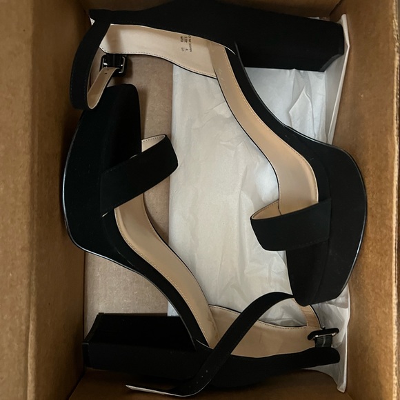 Black Velvet Pumps Brand New - Picture 5 of 6